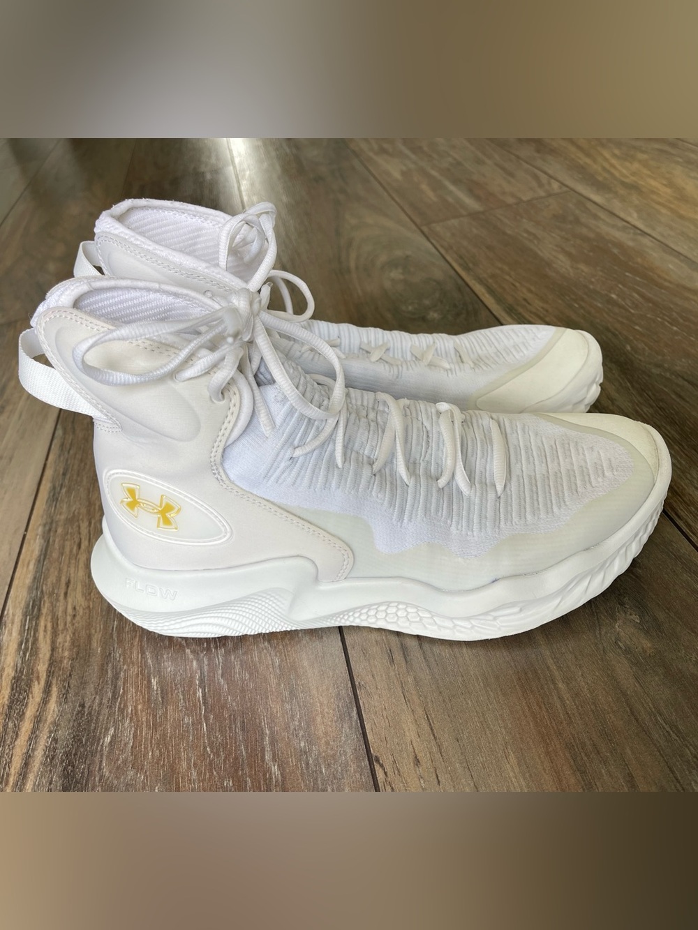 Under Armour Women's Flow Ace Highlight volleyball shoes white & gold size 12
